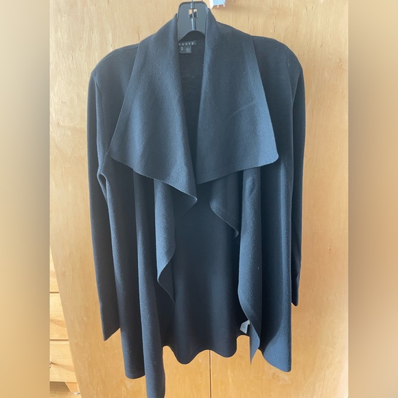 Theory black wool draped open sweater. Long sleeves.Size S. Very good condition!